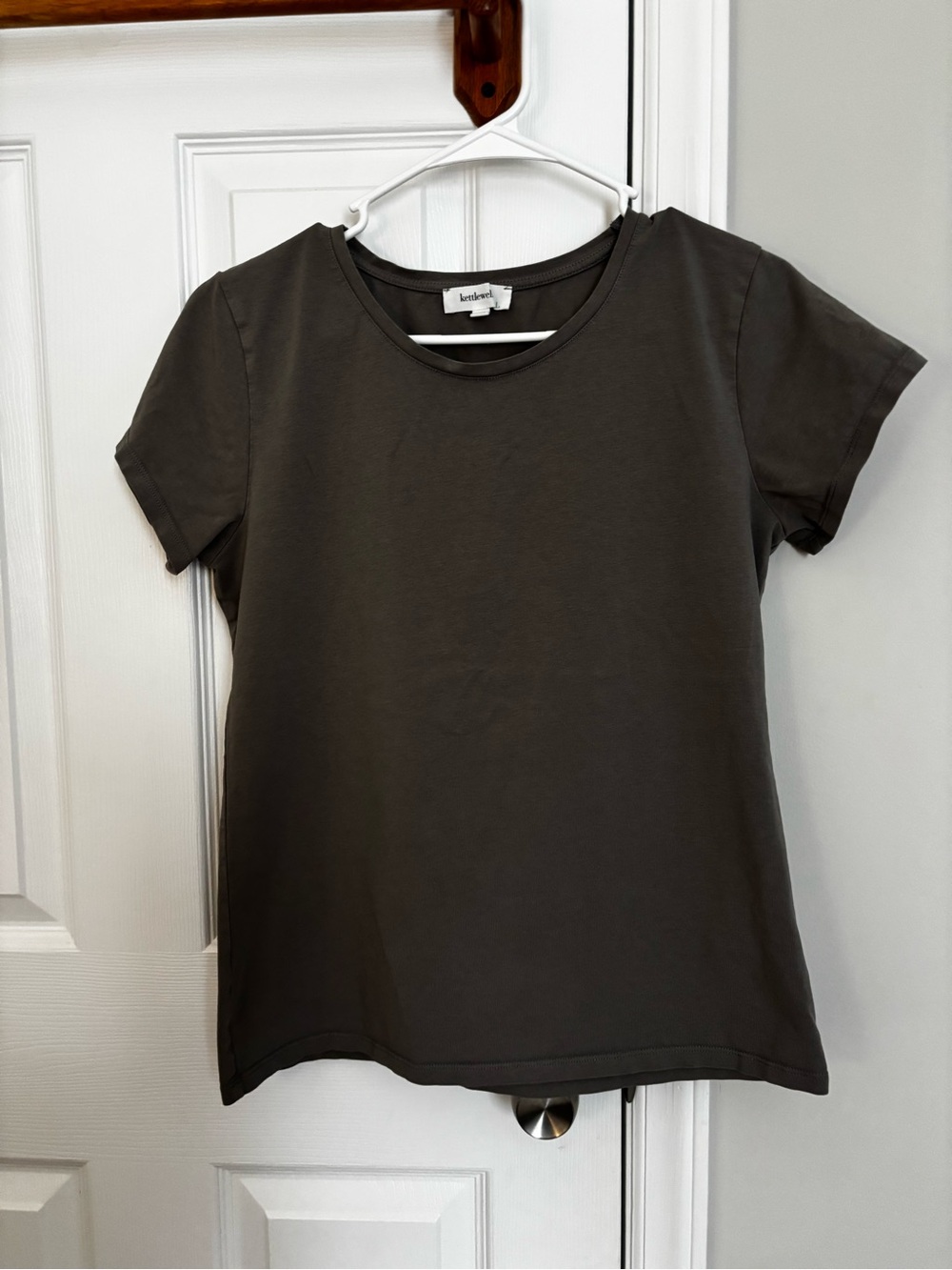Kettlewell Women's Short Sleeve Tee Lot of 3 - Picture 4 of 9